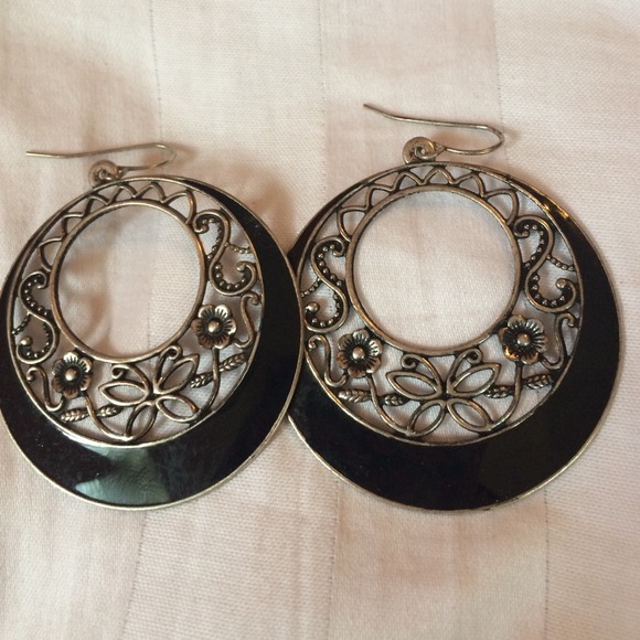 Beautiful black and silver earrings!