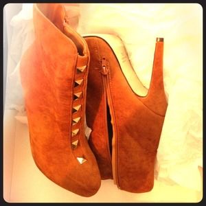 Camel suede boot 7.5