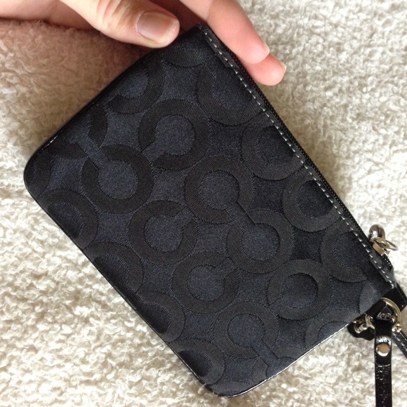 ‼️Sold‼️Coach black wristlet OP Art design - Picture 3 of 4
