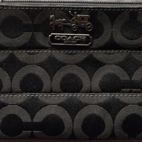 ‼️Sold‼️Coach black wristlet OP Art design - Picture 4 of 4