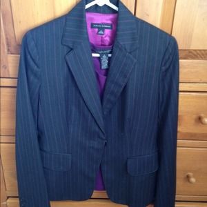 Size six BR suit jacket and skirt for @yoandra