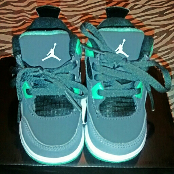 **SOLDDDD** Green glows toddler 5c