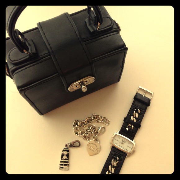 - little black purse -