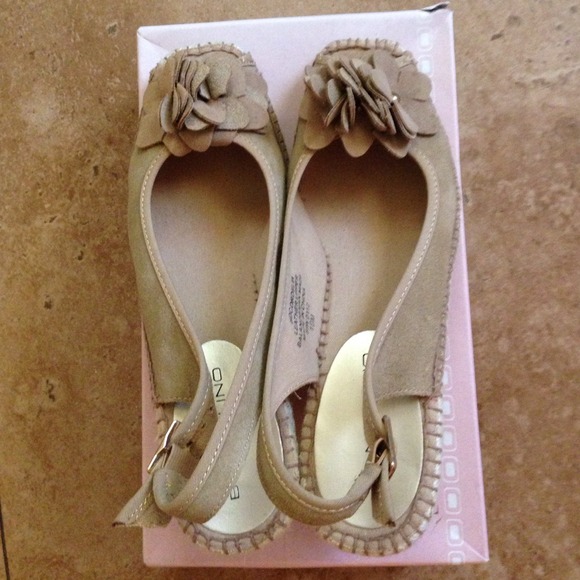 👠Bandolino wedge👡 perfect for summer