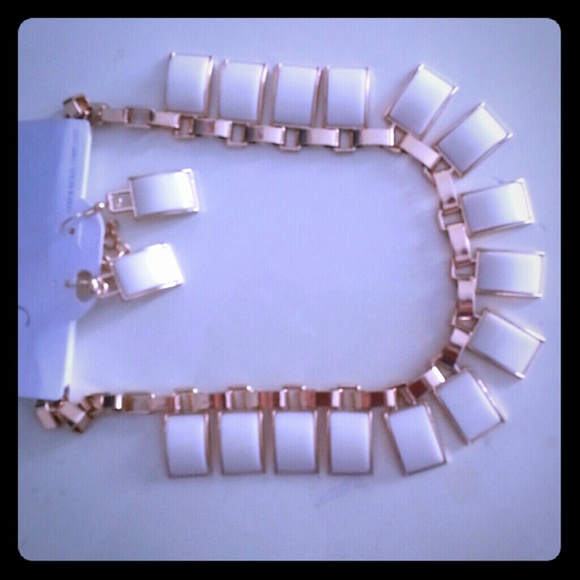 White Gold Statement necklace with earrings set - Picture 1 of 3