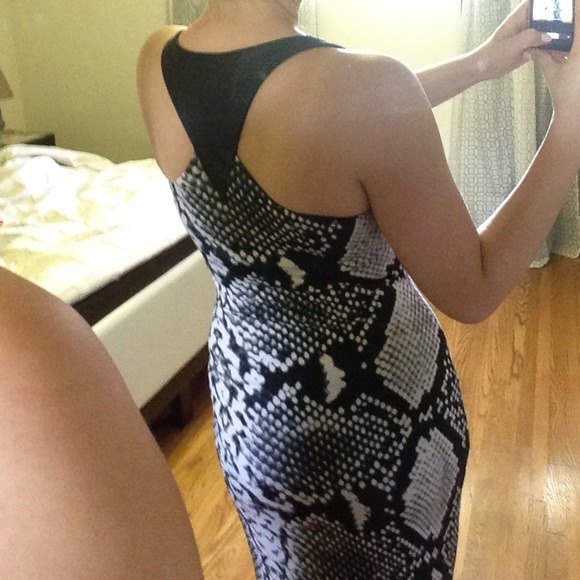 🔱️SOLD 🔱BEBE digital python dress - Picture 2 of 3