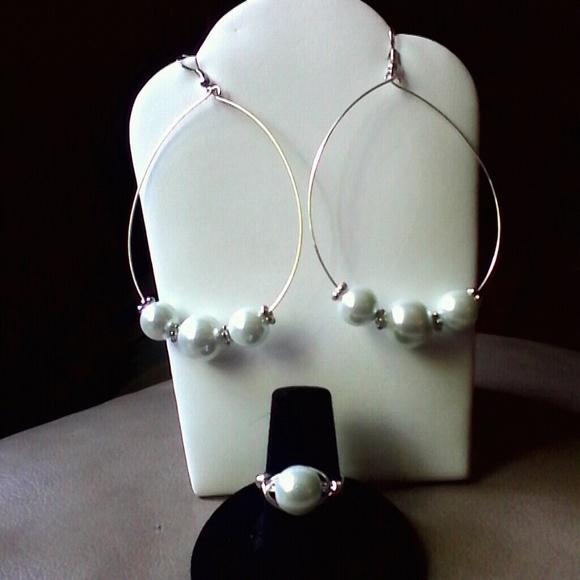 Earrings w/ matching ring