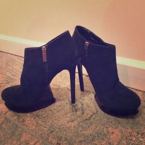 Dolce Vita navy blue suede ankle boots