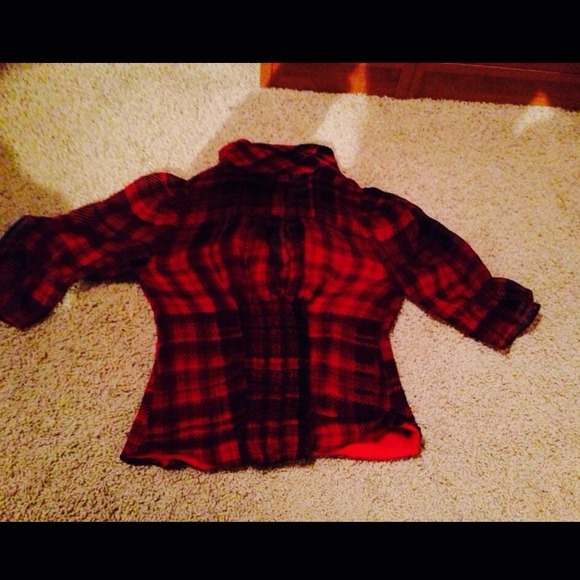 🚫SOLD🚫 BEBE XS red black plaid ruffle shirt - Picture 3 of 4