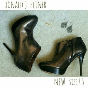 Donald J Pliner Xeon booties