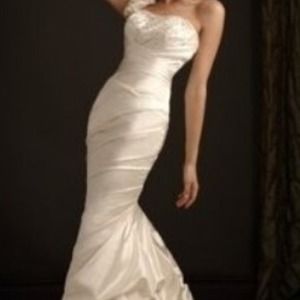 Brand new Allure Bridal Wedding Dress Gown Sz 10