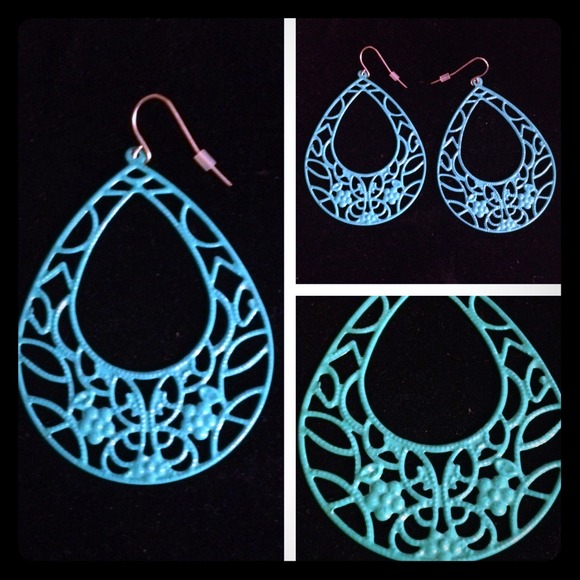 Turquoise green earring
