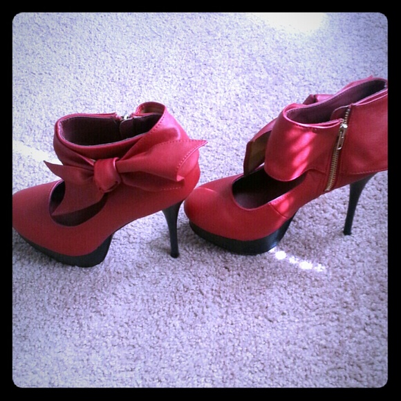 Red Heels - Picture 1 of 3