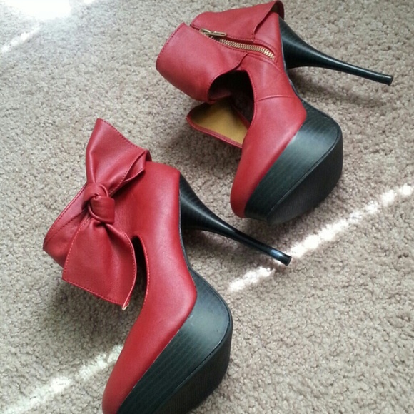 Red Heels - Picture 2 of 3