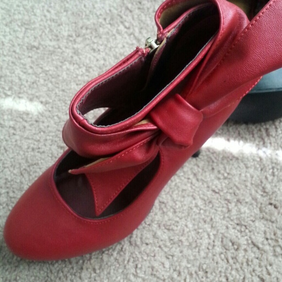 Red Heels - Picture 3 of 3