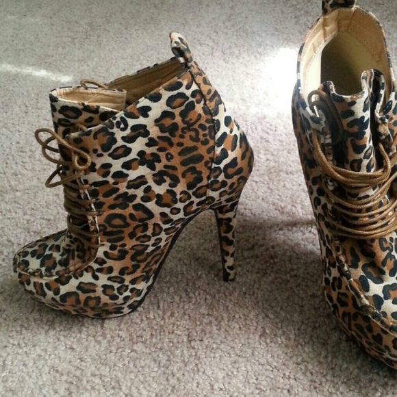 Leopard boots - Picture 1 of 3