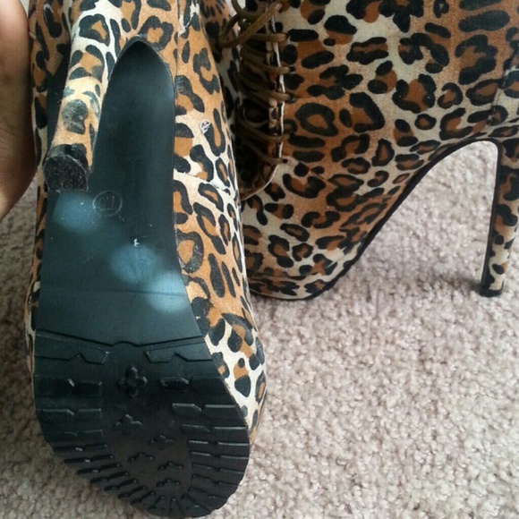 Leopard boots - Picture 3 of 3
