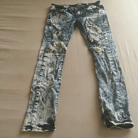 Cut up bleach jeans