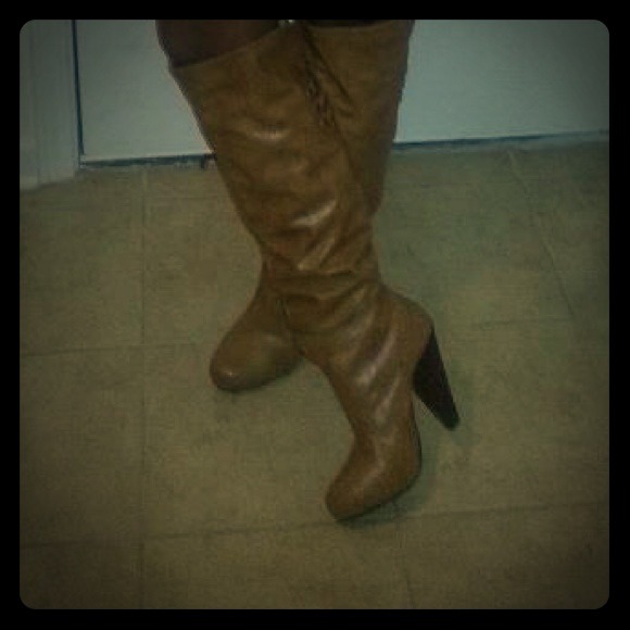 Knee high Fashionable Camel Colored Boots