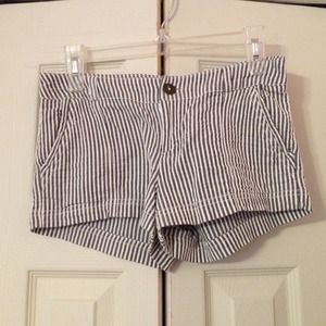 Seersucker vertically striped shorts