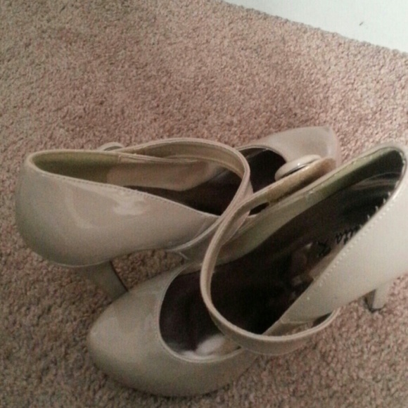 Shoes - Nude Heels