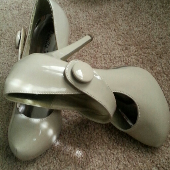 Nude Heels - Picture 3 of 3