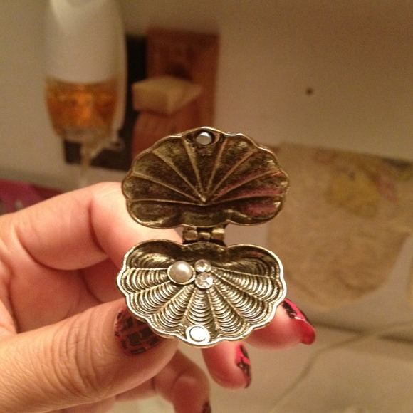 Beautiful vintage shell ring ( Adjustable ) - Picture 3 of 4