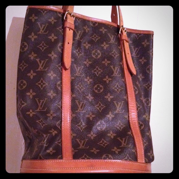 Louis Vuitton Handbags - AUTHENTIC LOUIS VUITTON BUCKET TOTE