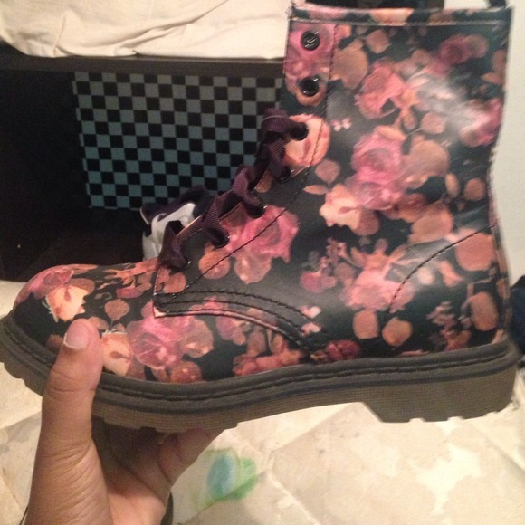 Boots - Picture 2 of 4