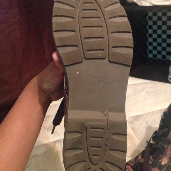 Boots - Picture 3 of 4