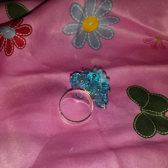 Flower Ring - Picture 2 of 3