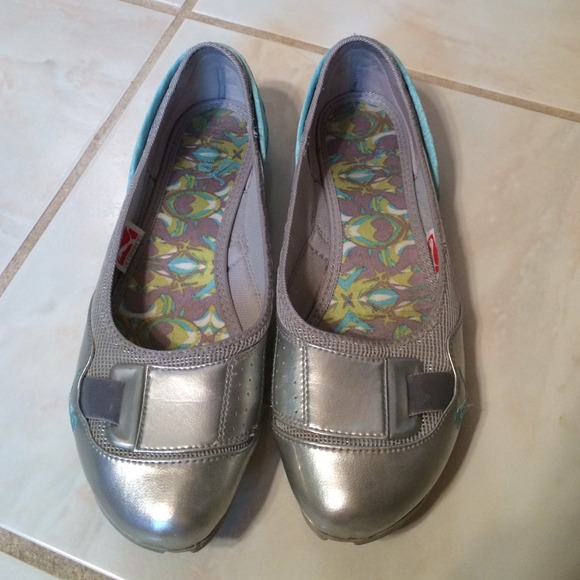 Puma flats