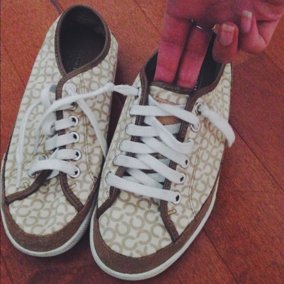 • Coach Brown Shoes • - Picture 4 of 4