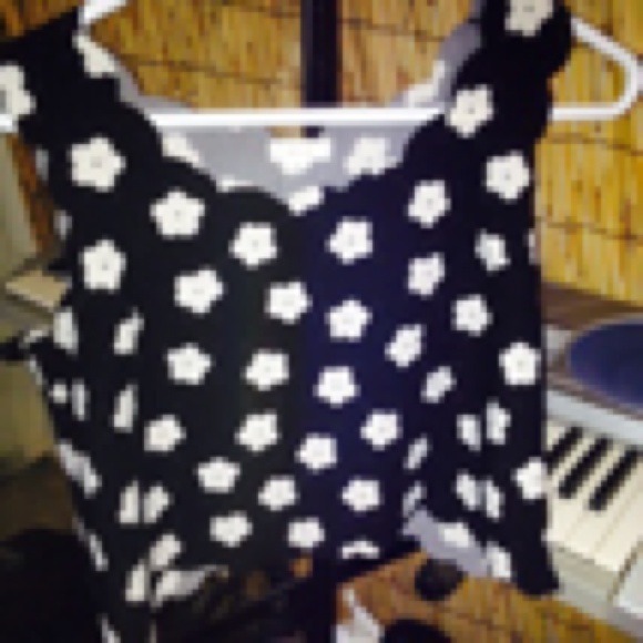 Forever 21 black and white flower print