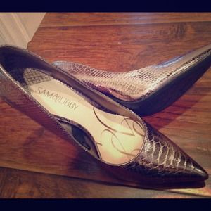 Platinum metallics snakeskin stiletto
