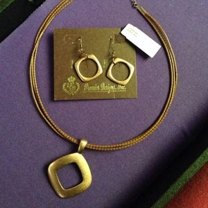 Premier necklace earring set