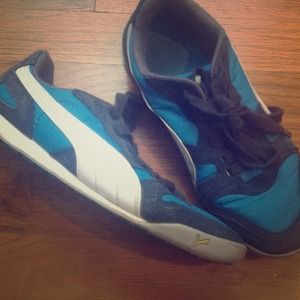 SOLD PUMA 7.5 navy blue / sky blue tennis shoes!