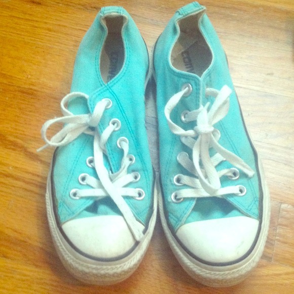 SKY BLUE CONVERSE GENTLY WORN