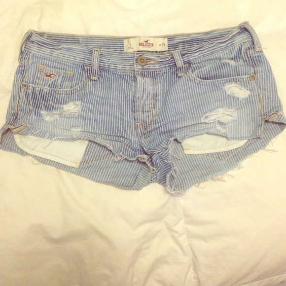 🌞 Blue & white striped shorts 🌞