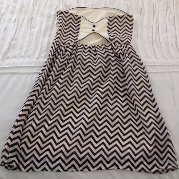 Black and beige chevron print strapless dress s - Picture 2 of 2