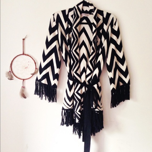 Forever 21 Tops - 🌟FLASH SALE!🌟 HP! Fringed Chevron Cardigan HP!