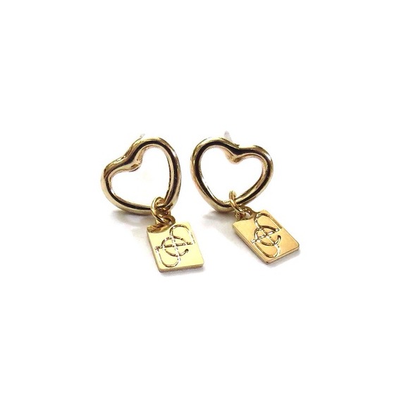 Gold dainty heart studs comes with pouch.