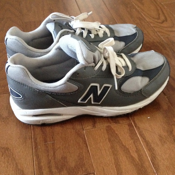 New balance shoes - Picture 1 of 3