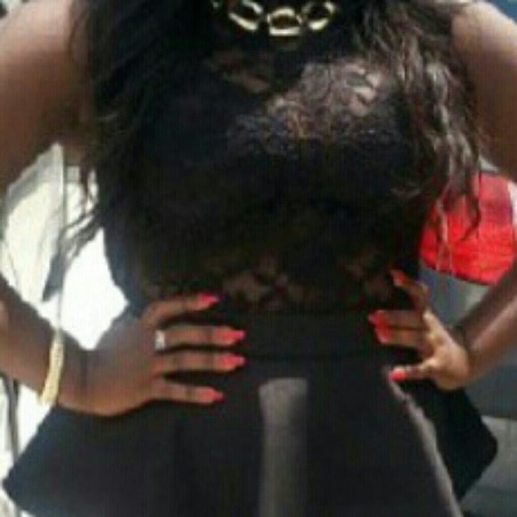 A simple black dress - Picture 3 of 4