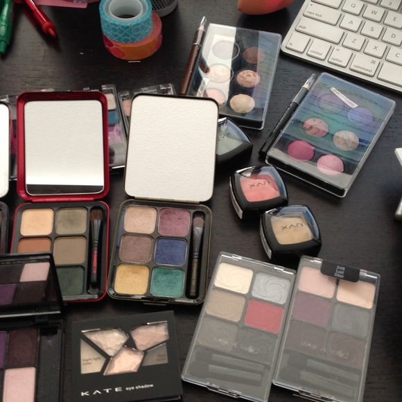 Make up! Eyeshadow! - Picture 2 of 3