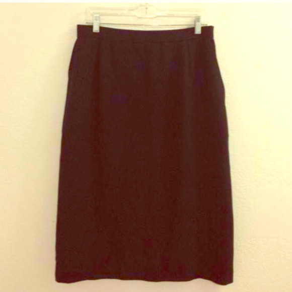 Reposh Black Midi skirt excellent material