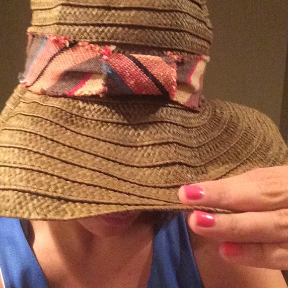 Adorable Sun-Hat - Picture 2 of 3