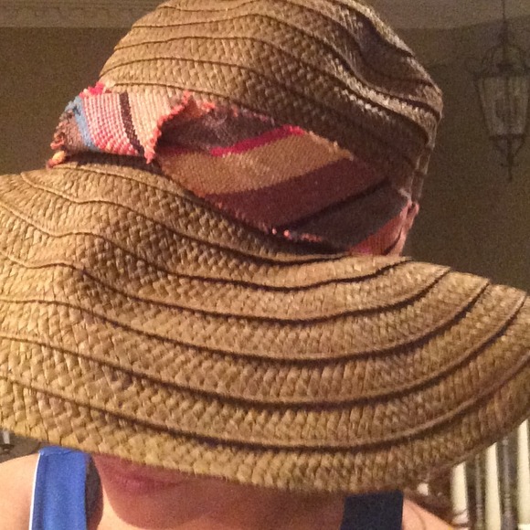 Adorable Sun-Hat - Picture 3 of 3