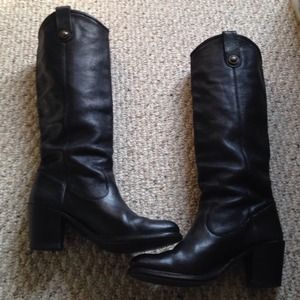 Jackie button Frye boots. Like new condition!