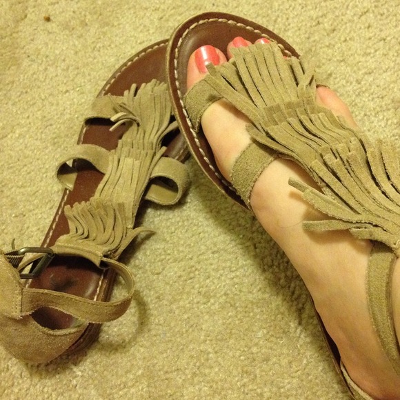 Adorable fringe sandals!!